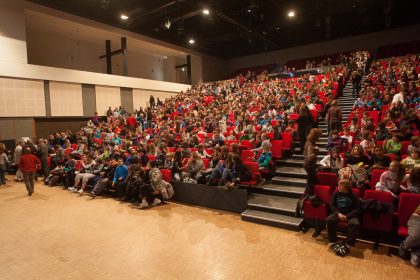 PHOTOS 2012 Les eleves dans la salle du Quattro.JPG