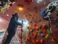CLIMBING NEVER DIE