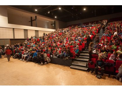 PHOTOS 2012 Les eleves dans la salle du Quattro.JPG